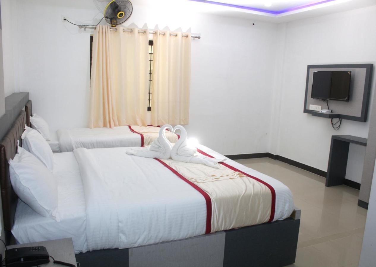 Hotel Shawrya The Grand Мадикери Екстериор снимка