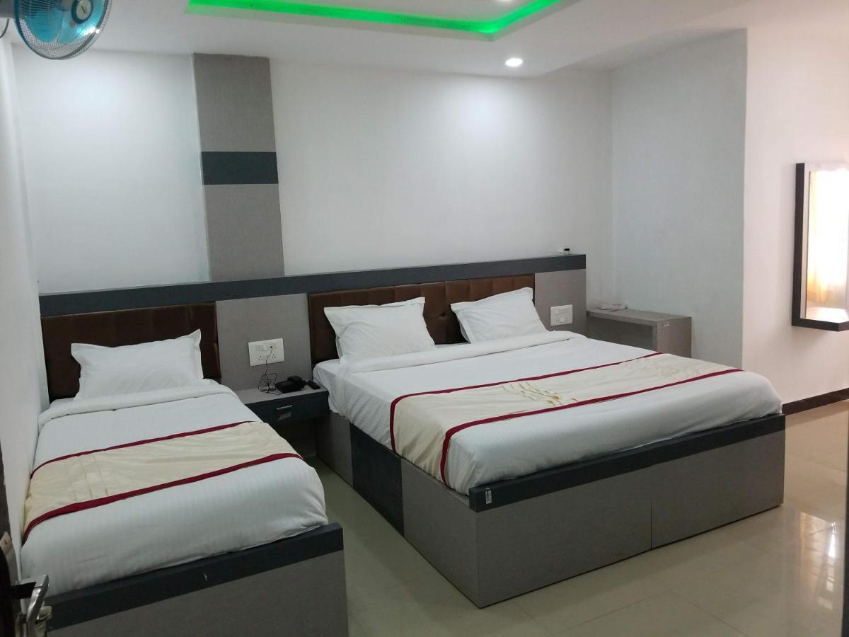 Hotel Shawrya The Grand Мадикери Екстериор снимка
