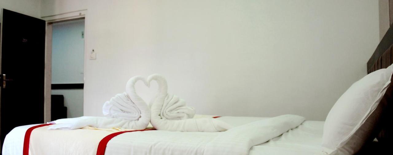 Hotel Shawrya The Grand Мадикери Екстериор снимка