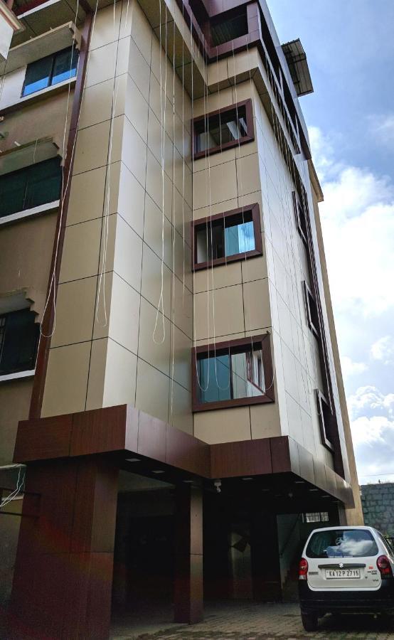 Hotel Shawrya The Grand Мадикери Екстериор снимка