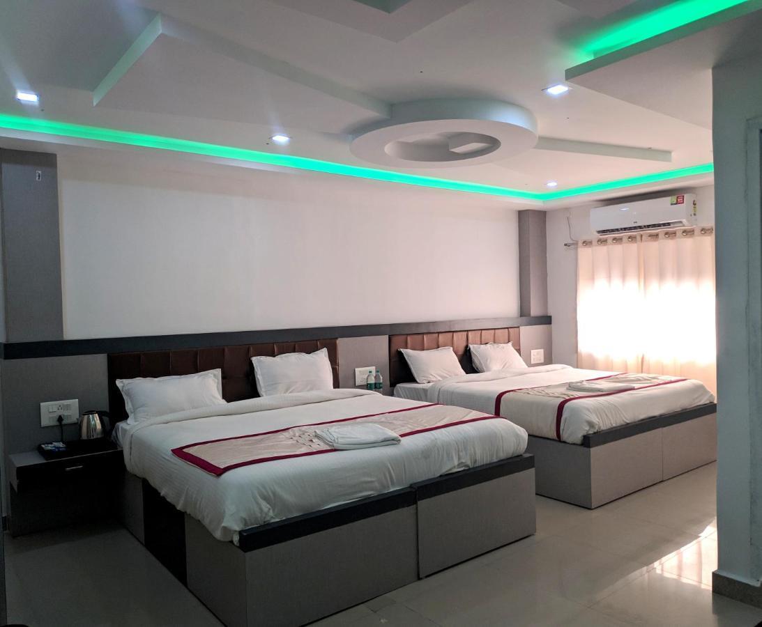 Hotel Shawrya The Grand Мадикери Екстериор снимка