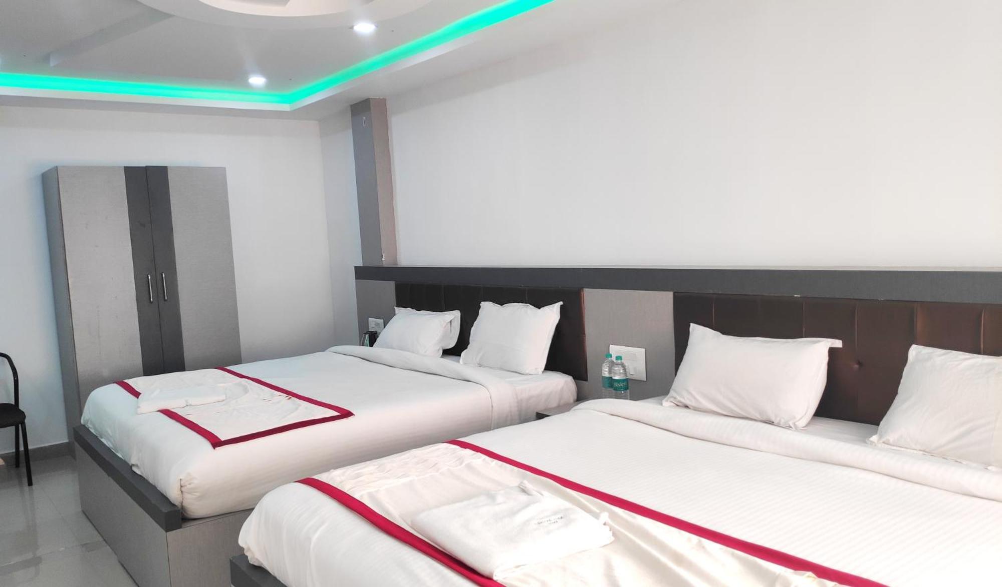 Hotel Shawrya The Grand Мадикери Екстериор снимка