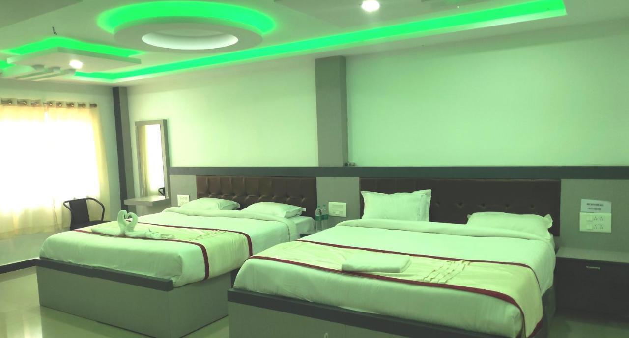 Hotel Shawrya The Grand Мадикери Екстериор снимка
