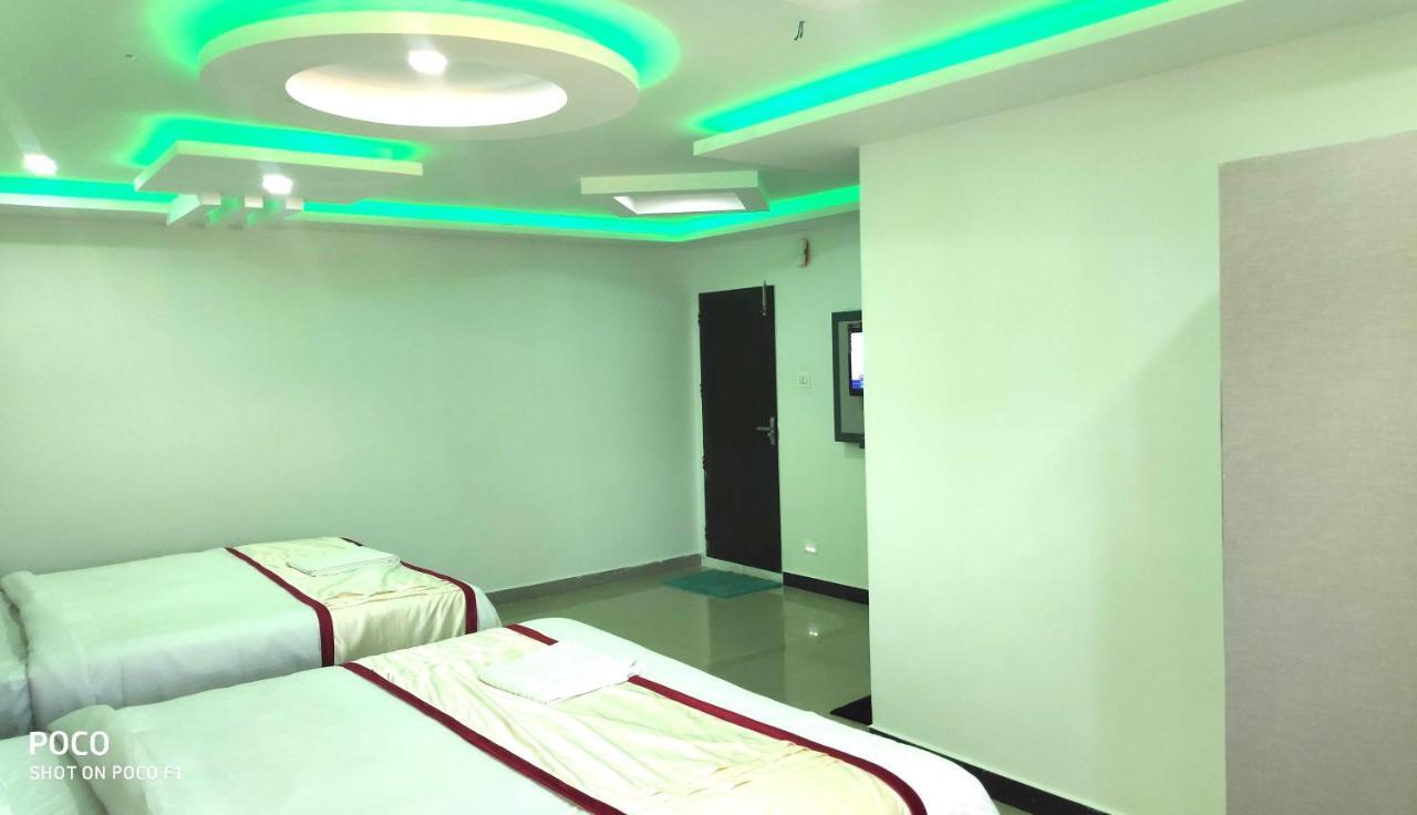 Hotel Shawrya The Grand Мадикери Екстериор снимка