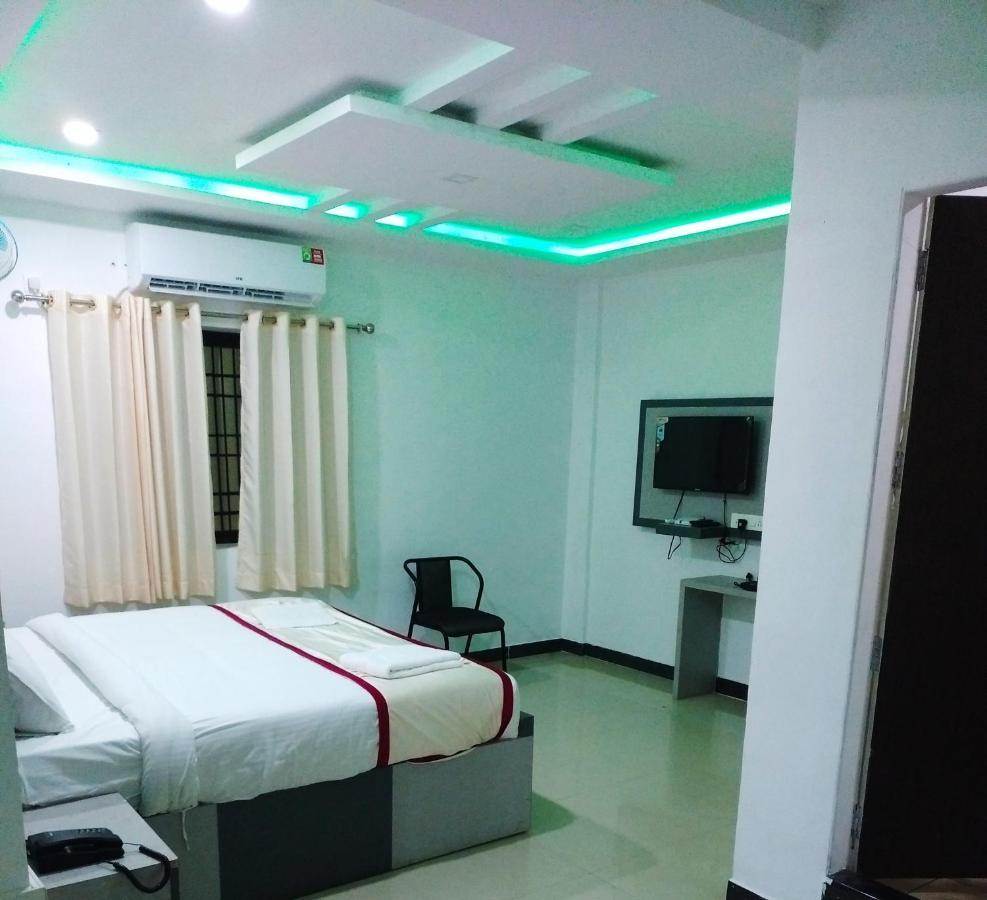 Hotel Shawrya The Grand Мадикери Екстериор снимка